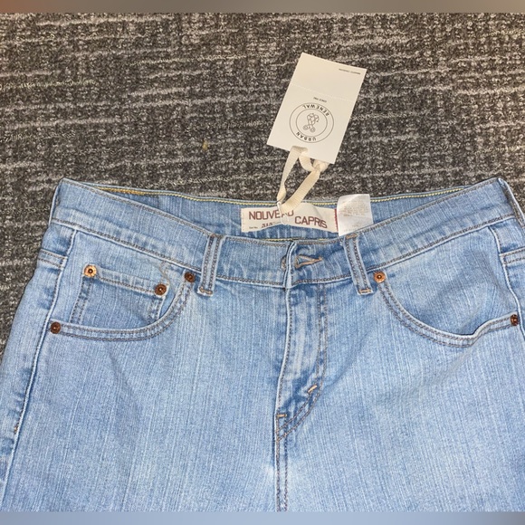 Levi’s jean shorts - Picture 9 of 10